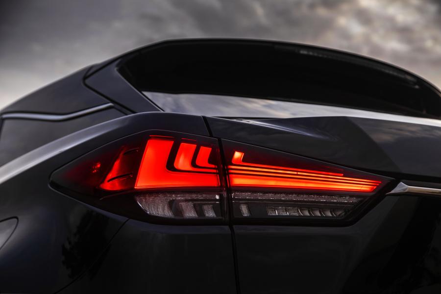 Детали экстерьера Lexus RX450h F-Sport 2019 года  (NA) (фото 19 из 37)